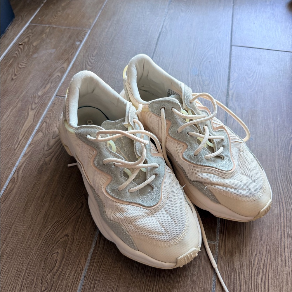 adidas OZWEEGO SHOES